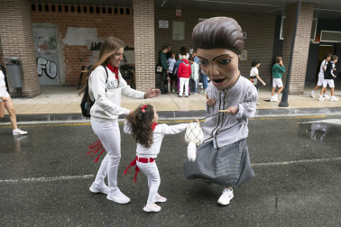 Fotos del cohete de fiestas de Burlada./