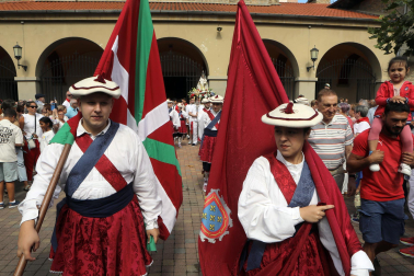 Fotos de la procesión en las fiestas de Burlada