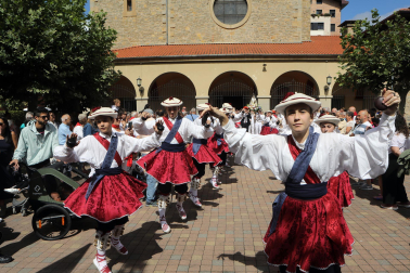 Fotos de la procesión en las fiestas de Burlada