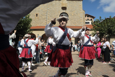Fotos de la procesión en las fiestas de Burlada