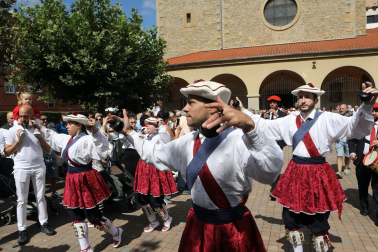 Fotos de la procesión en las fiestas de Burlada