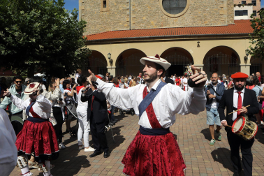 Fotos de la procesión en las fiestas de Burlada