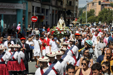 Fotos de la procesión en las fiestas de Burlada
