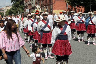 Fotos de la procesión en las fiestas de Burlada