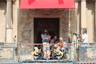 Fotos de las actuaciones de Israel Fernández y Mara Rey en el ciclo 'Calles, balcones y patios' de Flamenco On Fire 2024