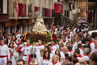Fotos del día grande de fiestas y la procesión de Virgen de la Nieva en Peralta.
