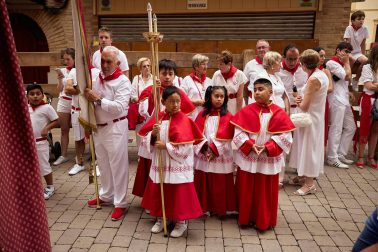 Fotos del día grande de fiestas y la procesión de Virgen de la Nieva en Peralta.