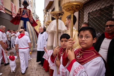 Fotos del día grande de fiestas y la procesión de Virgen de la Nieva en Peralta.