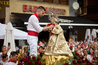 Fotos del día grande de fiestas y la procesión de Virgen de la Nieva en Peralta.