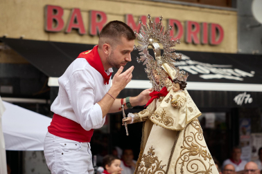 Fotos del día grande de fiestas y la procesión de Virgen de la Nieva en Peralta.