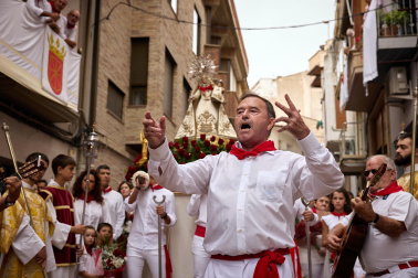 Fotos del día grande de fiestas y la procesión de Virgen de la Nieva en Peralta.