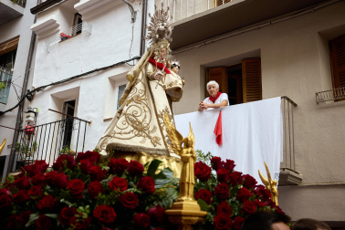 Fotos del día grande de fiestas y la procesión de Virgen de la Nieva en Peralta.