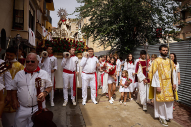 Fotos del día grande de fiestas y la procesión de Virgen de la Nieva en Peralta.
