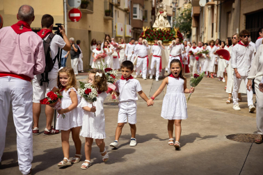 Fotos del día grande de fiestas y la procesión de Virgen de la Nieva en Peralta.