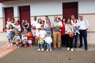 Fotos del cohete de fiestas de Fontellas 2024. /