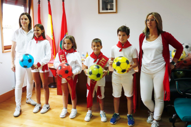 Fotos del cohete de fiestas de Fontellas 2024. /