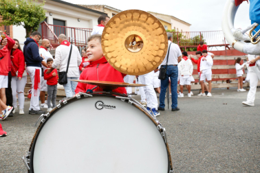 Fotos del cohete de fiestas de Fontellas 2024. /