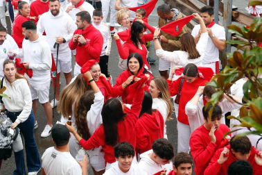 Fotos del cohete de fiestas de Fontellas 2024. /