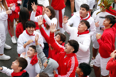 Fotos del cohete de fiestas de Fontellas 2024. /