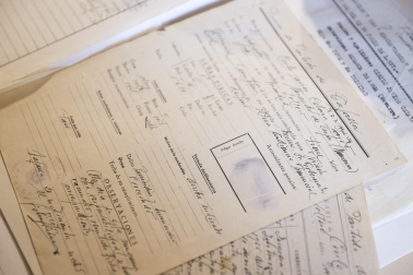 Fotos del traspaso al Archivo de Navarra de 40.000 expedientes de prisiones./
