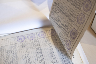 Fotos del traspaso al Archivo de Navarra de 40.000 expedientes de prisiones./