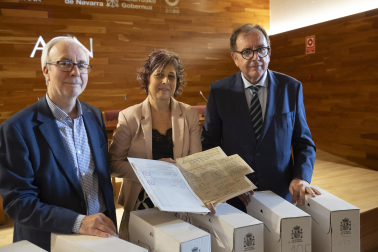 Fotos del traspaso al Archivo de Navarra de 40.000 expedientes de prisiones./