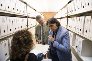 Fotos del traspaso al Archivo de Navarra de 40.000 expedientes de prisiones./