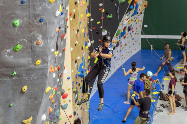 Fotos de la reinauguración del rocódromo municipal de Ansoáin.