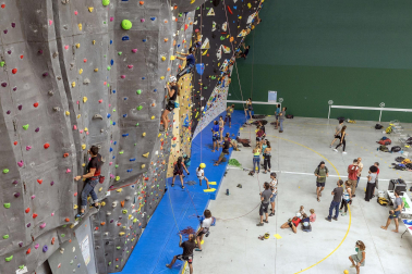 Fotos de la reinauguración del rocódromo municipal de Ansoáin.