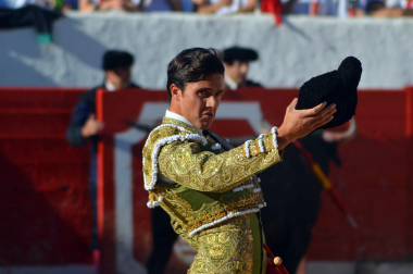 Fotos de la novillada y la cornada a Miguel Serrano en Peralta. /