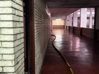 Fotos del interior del edificio de Policía Municipal de Pamplona incendiado. /