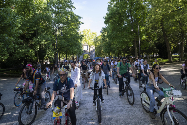 Organizada por el colectivo Marabiyak y celebrada este sábado en Pamplona, reunió en su arranque en el Bosquecillo a cientos de participantes con ganas de pasarlo bien y de recorrer la ciudad en bici