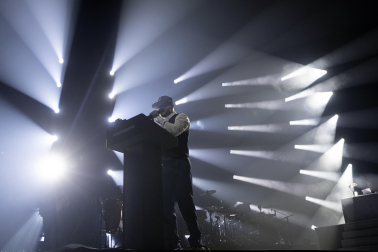 René Pérez, Residente, durante su actuación en el Palau Sant Jordi de Barcelona en el arranque de su gira mundial 2024