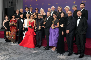 Alfombra roja, ceremonia y galardonados en la 76 edición de los Premios Emmy celebrada en Los Ángeles