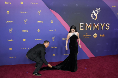 Alfombra roja, ceremonia y galardonados en la 76 edición de los Premios Emmy celebrada en Los Ángeles
