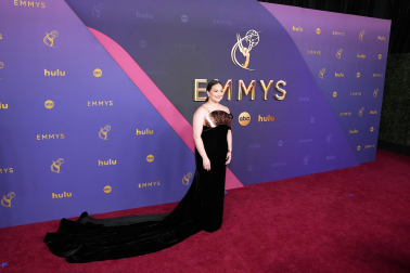Alfombra roja, ceremonia y galardonados en la 76 edición de los Premios Emmy celebrada en Los Ángeles
