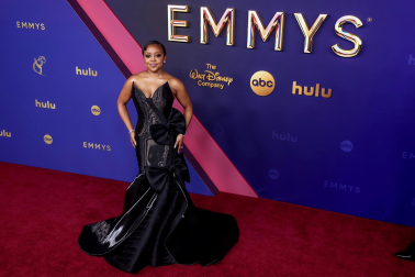 Alfombra roja, ceremonia y galardonados en la 76 edición de los Premios Emmy celebrada en Los Ángeles