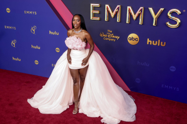 Alfombra roja, ceremonia y galardonados en la 76 edición de los Premios Emmy celebrada en Los Ángeles