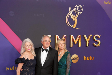 Alfombra roja, ceremonia y galardonados en la 76 edición de los Premios Emmy celebrada en Los Ángeles