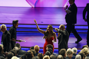 Alfombra roja, ceremonia y galardonados en la 76 edición de los Premios Emmy celebrada en Los Ángeles
