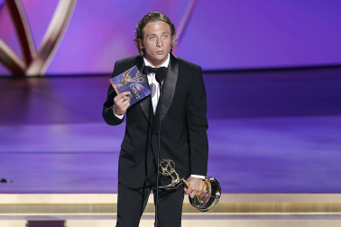 Alfombra roja, ceremonia y galardonados en la 76 edición de los Premios Emmy celebrada en Los Ángeles