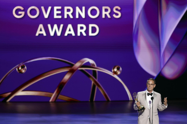 Alfombra roja, ceremonia y galardonados en la 76 edición de los Premios Emmy celebrada en Los Ángeles