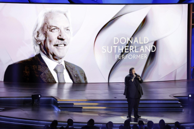 Alfombra roja, ceremonia y galardonados en la 76 edición de los Premios Emmy celebrada en Los Ángeles