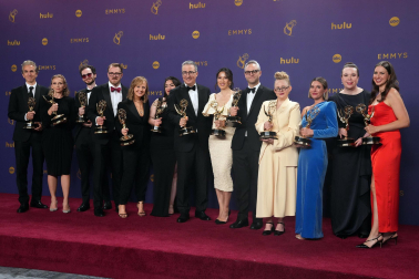 Alfombra roja, ceremonia y galardonados en la 76 edición de los Premios Emmy celebrada en Los Ángeles