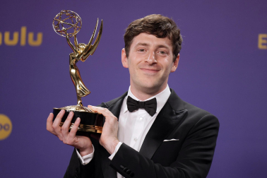 Alfombra roja, ceremonia y galardonados en la 76 edición de los Premios Emmy celebrada en Los Ángeles