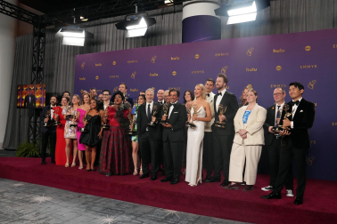 Alfombra roja, ceremonia y galardonados en la 76 edición de los Premios Emmy celebrada en Los Ángeles