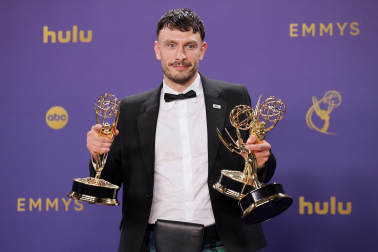 Alfombra roja, ceremonia y galardonados en la 76 edición de los Premios Emmy celebrada en Los Ángeles