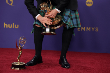 Alfombra roja, ceremonia y galardonados en la 76 edición de los Premios Emmy celebrada en Los Ángeles