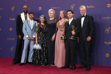 Alfombra roja, ceremonia y galardonados en la 76 edición de los Premios Emmy celebrada en Los Ángeles