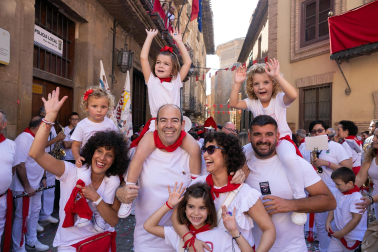 Fotos del cohete de inicio de fiestas de Corella 2024. /